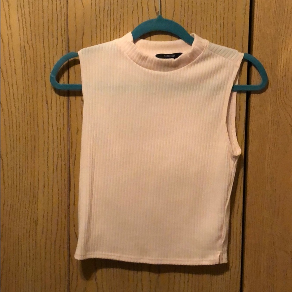 Cropped Sleeveless Light Pink Top